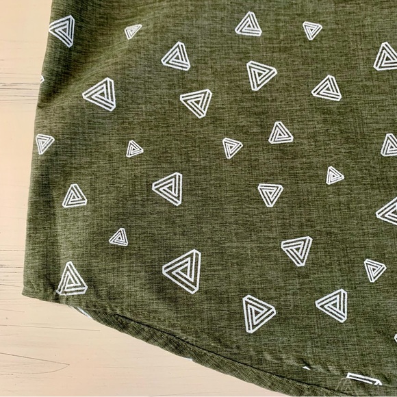 Green and White Geo Triangle Button-front Shirt | Molokai Surf Co | Size Large - Picture 5 of 8